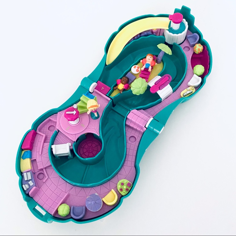 Polly Pocket Pauley Slider Pool with Flowing Water